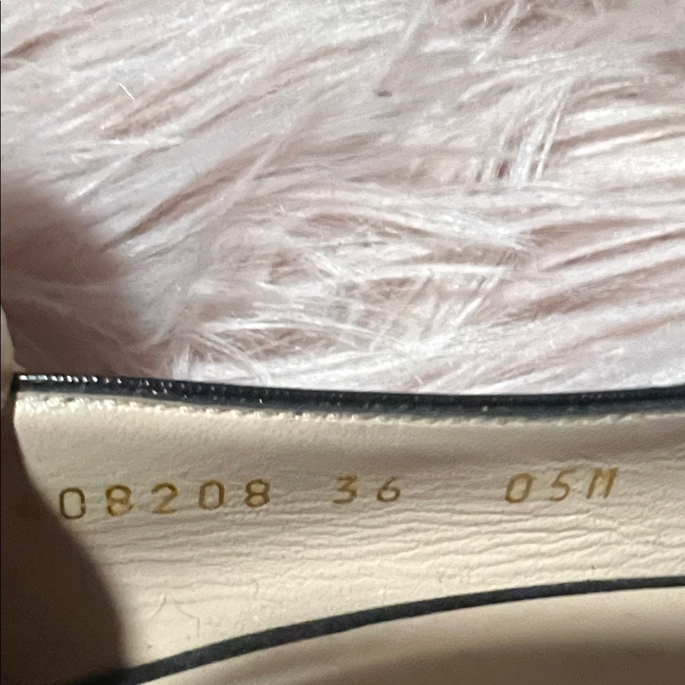 Gucci Black Heels with Gold Logo Accent - Picture 3 of 8